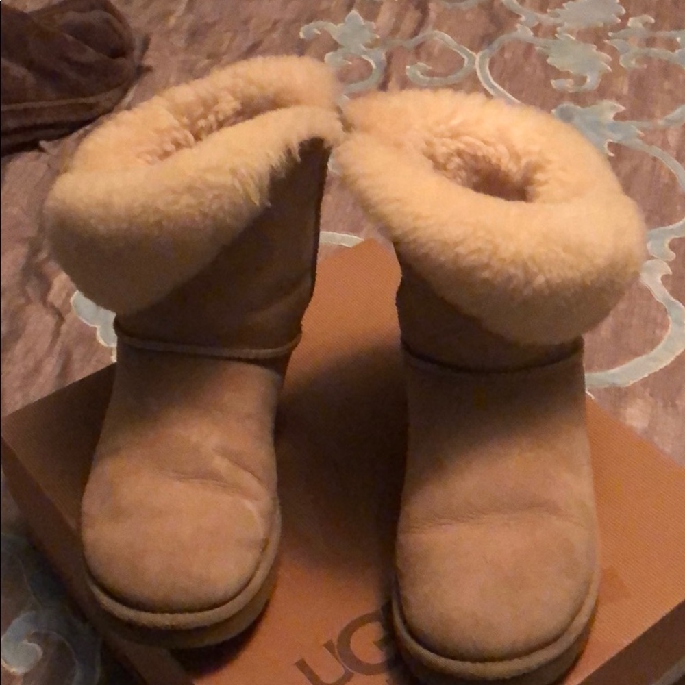 Bailey Button Uggs - image 3